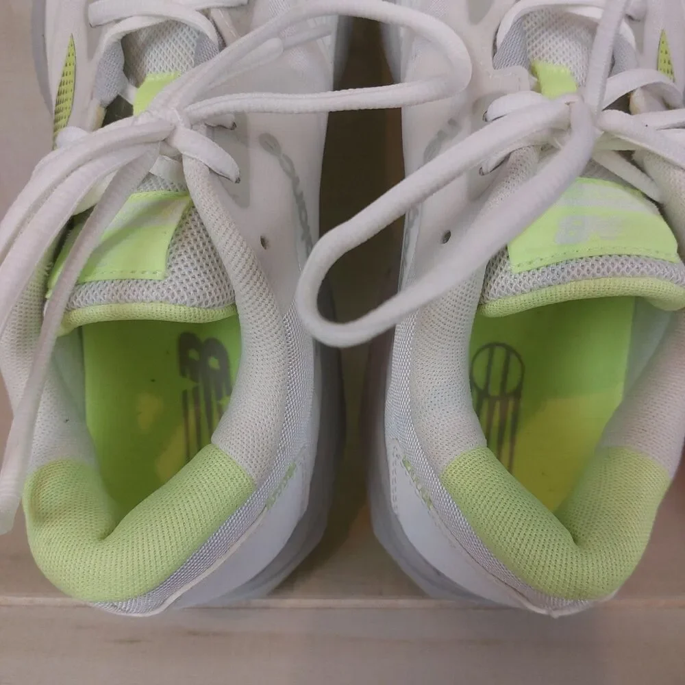 New Balance FuelCell 796V4 Women's Size 10 White Tennis Shoes WCH796W4